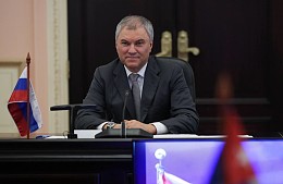 Уехавших за границу россиян предлагают лишать имущества за оскорбление страны и армии