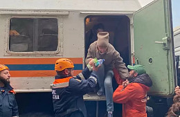 Более 200 туристов эвакуировали из горящего Домбая