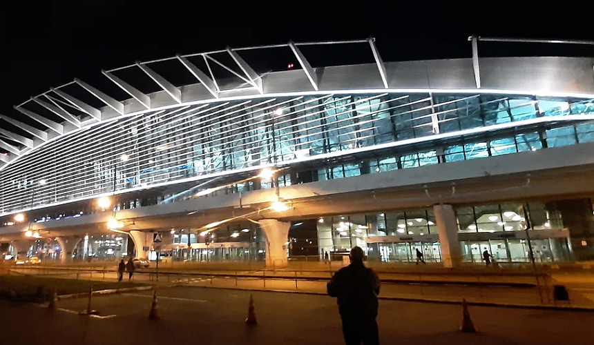 Туристам не понравилось, что за четыре часа до вылета их пересадили на другой рейс