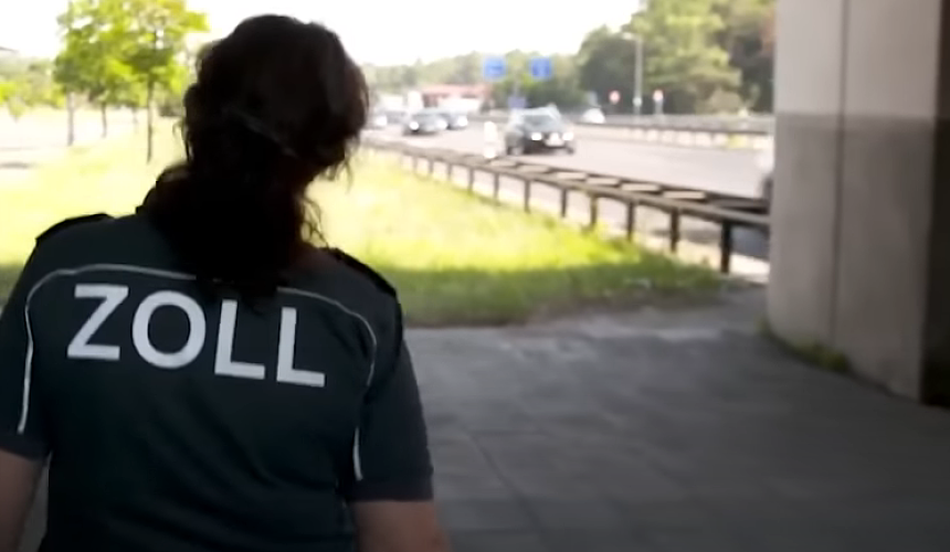 Конфискацию российских машин в Германии связывают с перегибами на местах