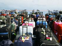 Чемоданы туристов взяли в залог