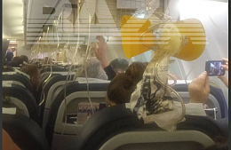 На самолете, летевшем из Сочи в Красноярск, сработал датчик разгерметизации