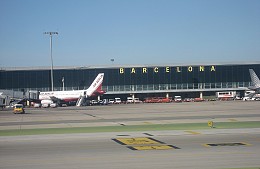 Туристы из России проморгали сумку с люксовыми украшениями в аэропорту Барселоны