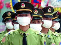 Едешь в Китай? Не спи с животными