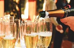 Отели не обязаны неограниченно угощать туристов отечественным алкоголем