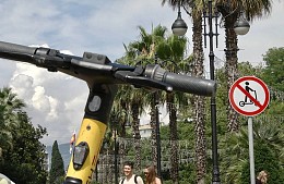 В курортных городах объявили борьбу электросамокатам