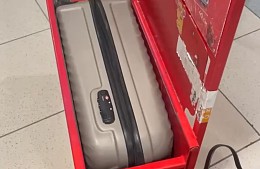 «Морально изнасиловал»: сотрудник авиакомпании доводит до слез женщин перед посадкой