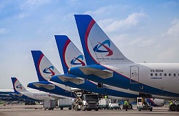 «Уральские авиалинии» объяснили поведение своего представителя правилами авиакомпании