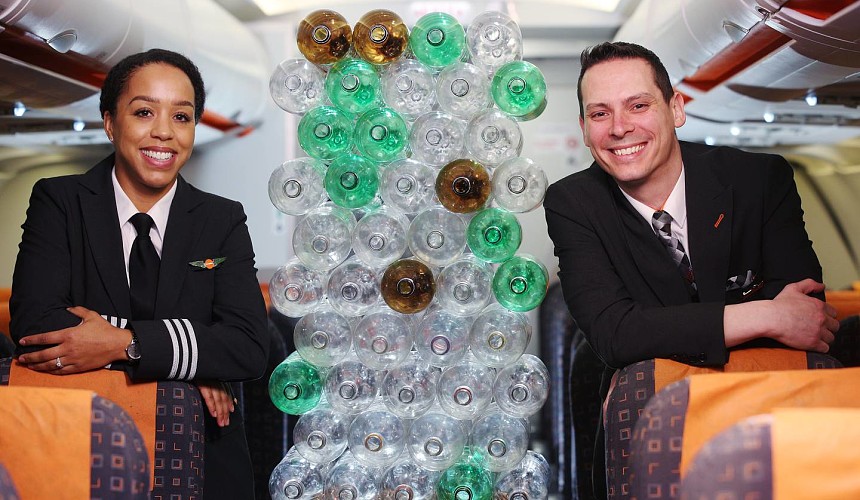 EasyJet переоденет пилотов и бортпроводников в костюмы из пластиковых бутылок