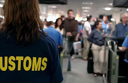 «Голым, с паспортом и билетами»: туристы обсуждают, как ездить в страны ЕС после новых разъяснений Еврокомиссии