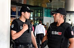 «Сумочка сумочке рознь». Ручную кладь туристов в Турции теперь будет проверять местная полиция