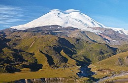 Сорвался в расщелину: альпинист из Краснодара погиб при восхождении на Эльбрус