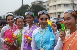 Стало известно, где туристов в Таиланде будут обливать водой