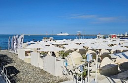 В Сочи после четырехдневного перерыва открыли пляжи 