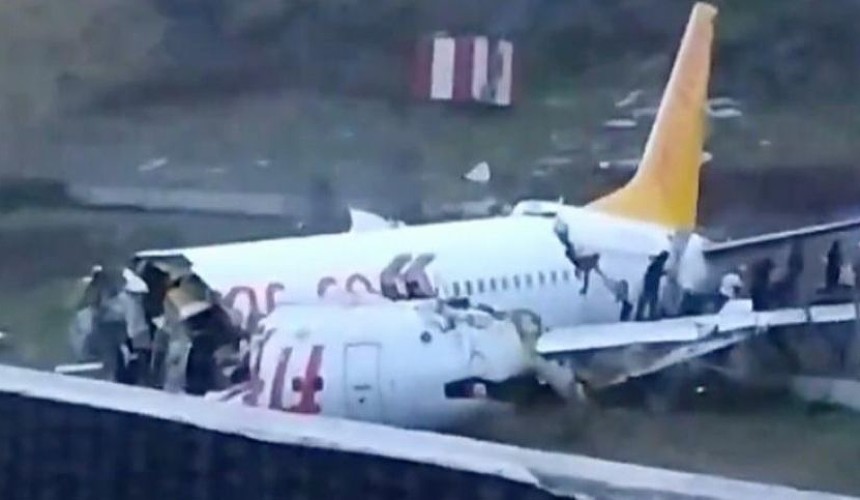 В Стамбуле разбился самолет Pegasus Airlines