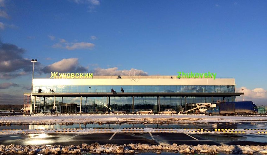 Самолет «Уральских авиалиний» столкнулся с собакой после приземления в Жуковском