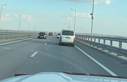 Сначала инструктаж, потом в колонну: туристы рассказали о движении по Крымскому мосту