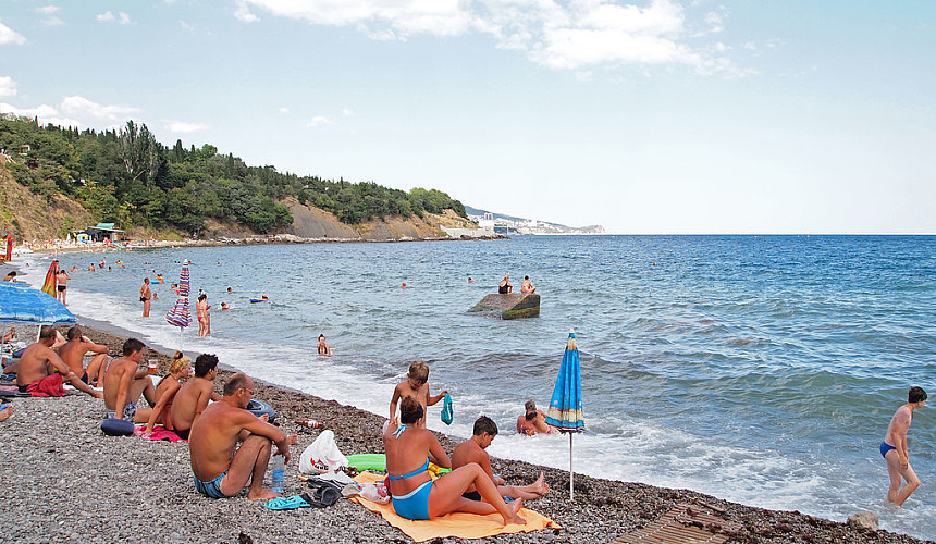 Некоторые туристы отменяют поездки в Крым