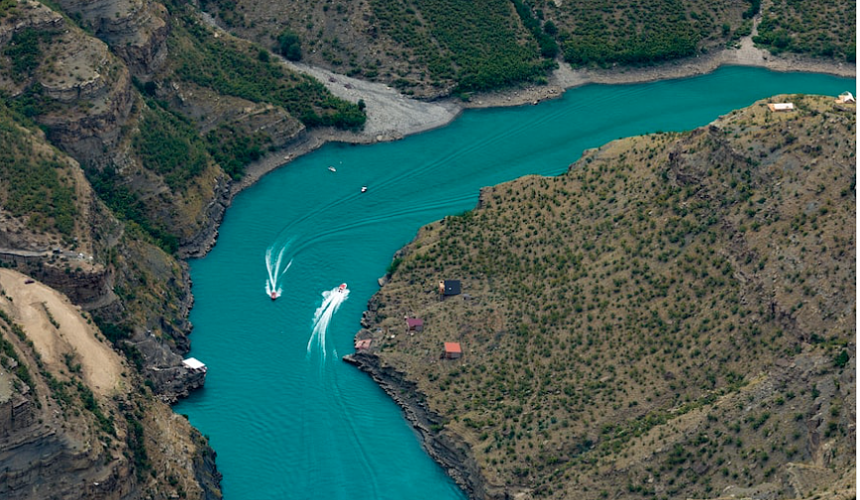 Платежеспособные искатели приключений выбирают отдых на Алтае и в Дагестане