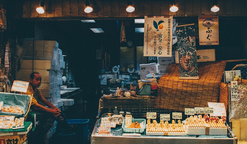 Туристам рассказали, картами каких банков удобнее рассчитываться за границей