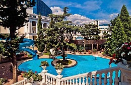 Будут ли штрафовать туристов, опоздавших в отели из-за пробки у Крымского моста?