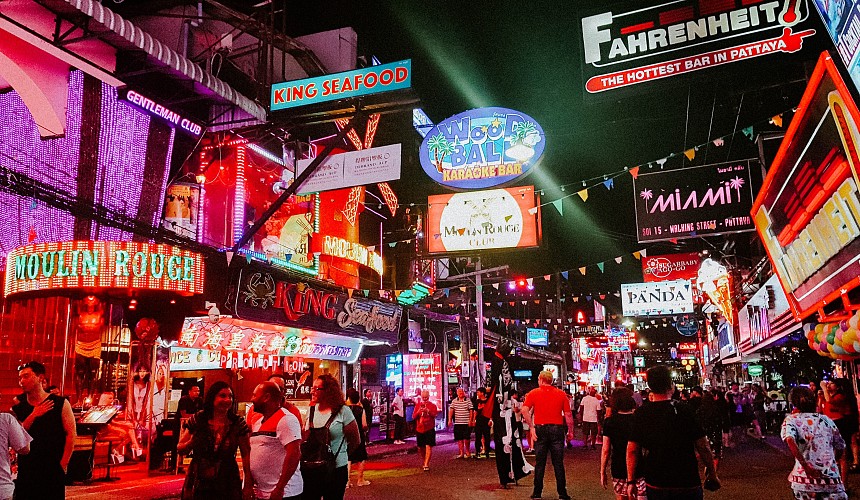 Турист в Паттайе разгромил два магазина на Walking Street