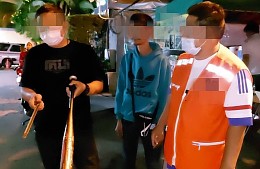 В Паттайе таксисты на мотобайках устраивают драки из-за туристов