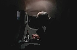 Пить или не пить: туристы не пришли к единому мнению по запрету алкоголя на транспорте