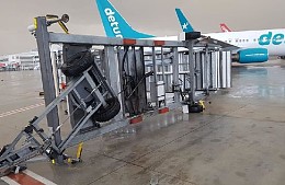 Из-за шторма в Анталье задержаны или отменены некоторые авиарейсы