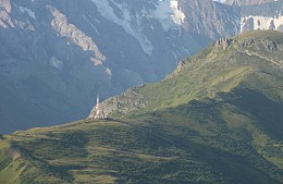 Трое туристов сорвались со скалы в горах Северной Осетии