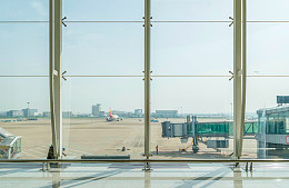 Пассажиры опоздали на рейс и попытались отсудить у авиакомпании 250 тысяч рублей