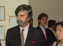 Визовый центр «проставился»