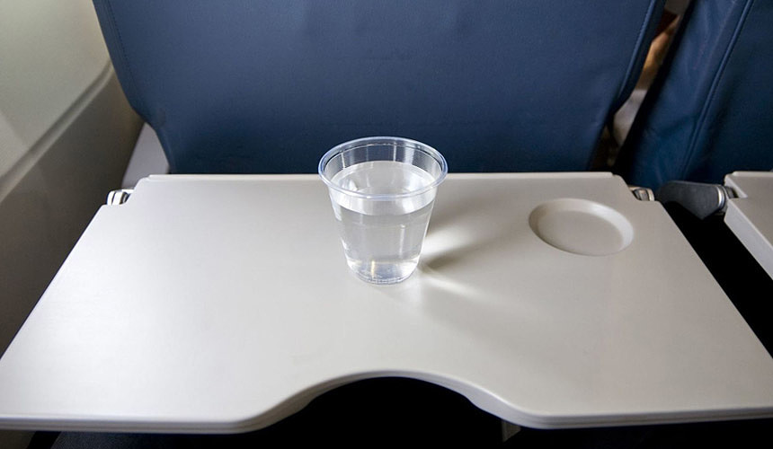 Azur Air отменяет питание на коротких рейсах