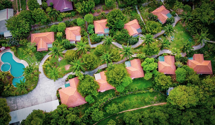 Российских туристов выселили из отеля, который восемь лет не платил аренду