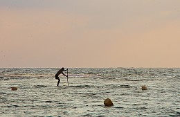 Как отдыхают гиды: житель Иркутска в одиночку переплыл Байкал