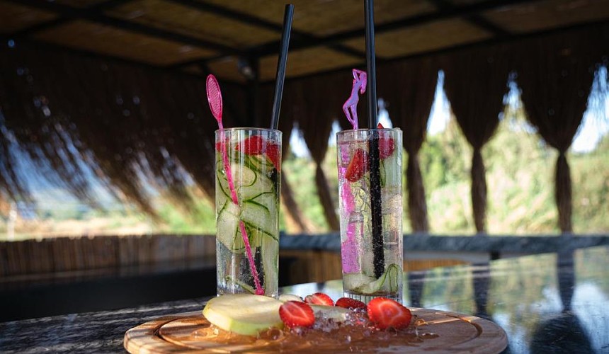 Отелям на «все включено» рекомендовали поить туристов российским алкоголем