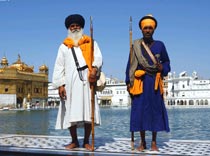 Ты почему в Индии? Стреляли!