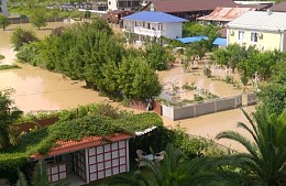 В Абхазии туристам было не до смеха: из-за ливней отель на несколько дней остался без воды и света