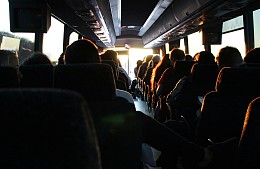 На агрессивного водителя туравтобуса в Адлере завели дело