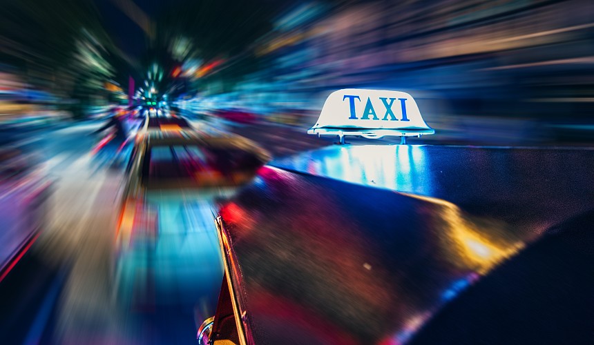 Всех туристов забрали агрегаторы: таксисты в аэропорту Пхукета бьют тревогу