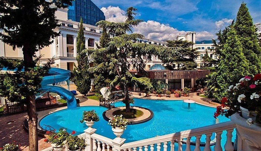 Будут ли штрафовать туристов, опоздавших в отели из-за пробки у Крымского моста?