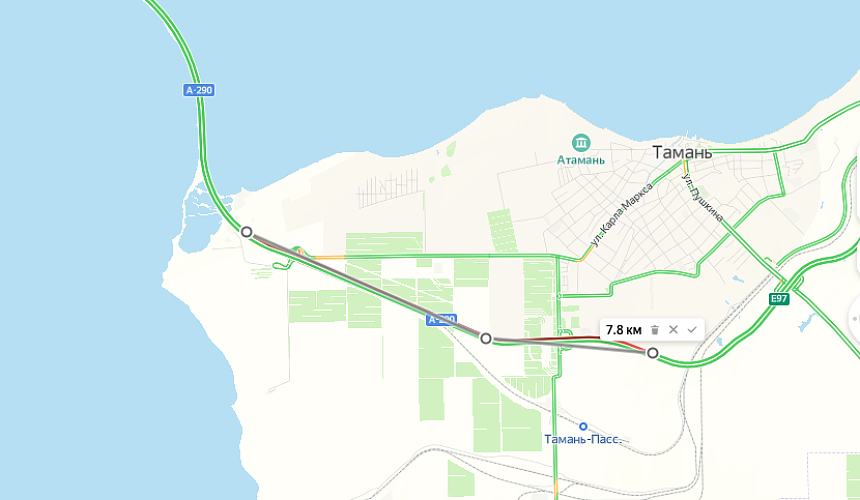 При въезде на Крымский мост образовалась гигантская пробка