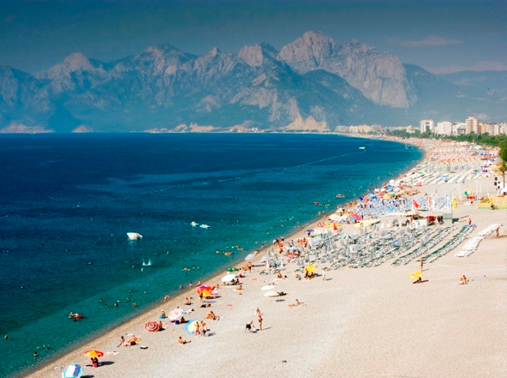 Российские туристы начинают возвращаться на курорты Анталийского побережья