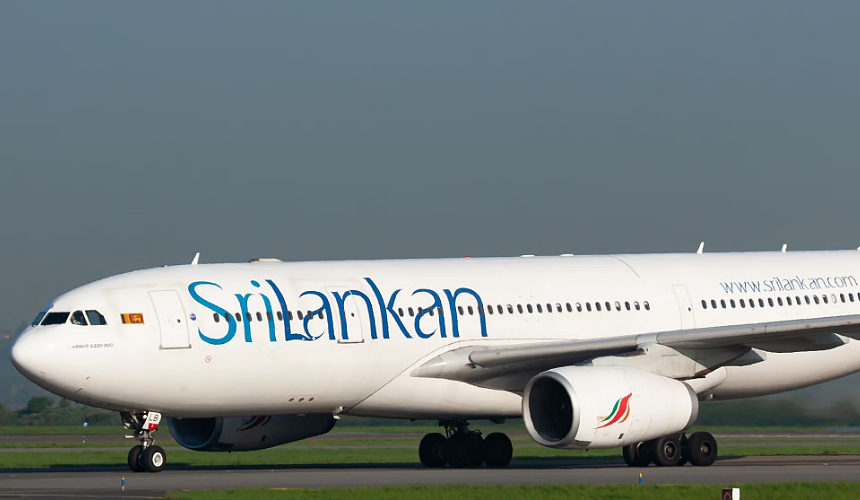 Пилот SriLankan Airlines поссорился в полете с коллегой и запер ее в туалете