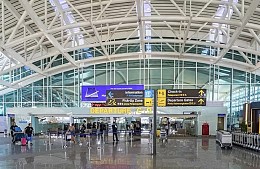 «Это пятно на нашей репутации»: пограничников на Бали проверили после жалоб туристов на вымогательства