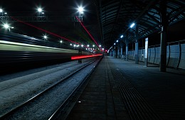 Туристы в поезде соображают перекус на троих