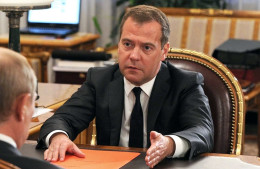 Медведев отказался увольнять главу Росавиации