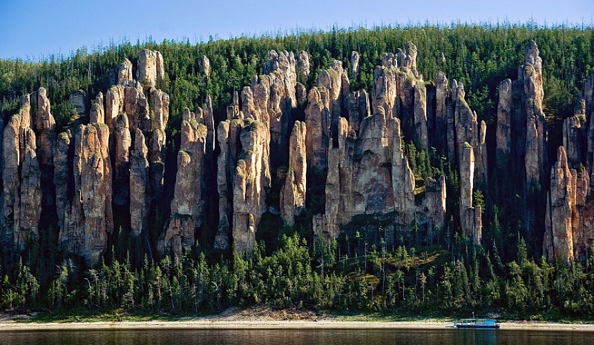 Туристов повезут к Ленским столбам на 62-летнем теплоходе с VIP-каютами