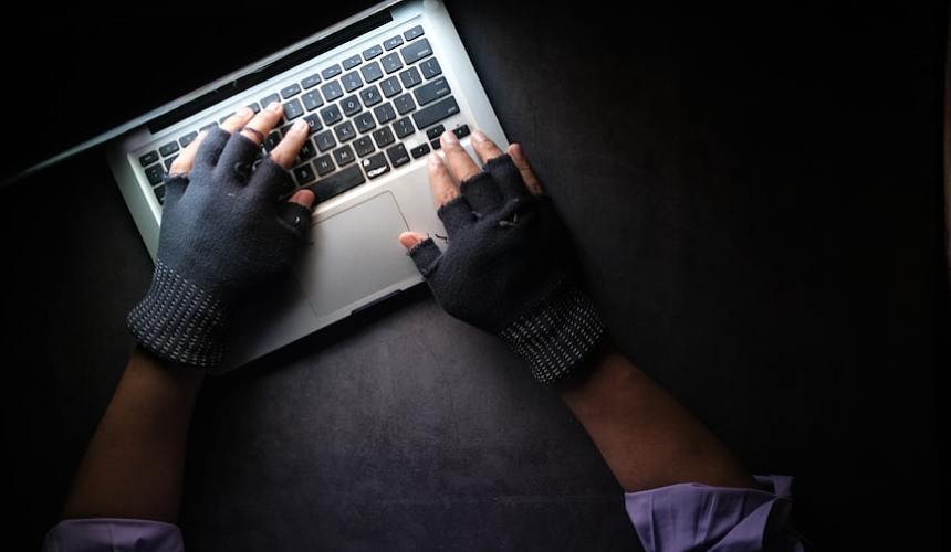 «Робин Гуд» из Когалыма обманом получал скидки на авиабилеты в честь дня рождения пассажиров Utair 