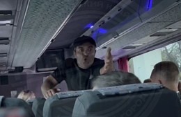 Водитель экскурсионного автобуса в Адлере вызвал туриста на дуэль